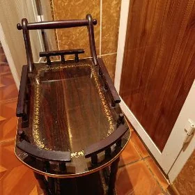Столик-поднос на колесах