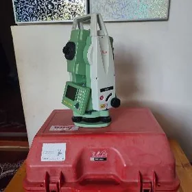 Distomat Leica TS 06