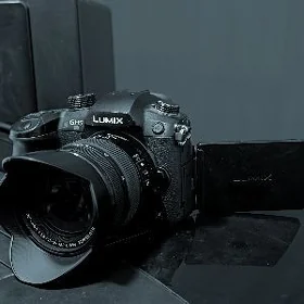 LUMIX GH5S