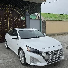 Nissan Altima 2023