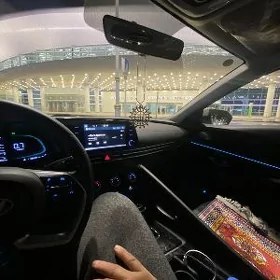 Hyundai Elantra 2025