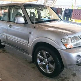 Mitsubishi Pajero 2004