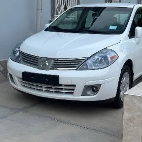 Nissan Versa 2012