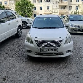 Nissan Versa 2012