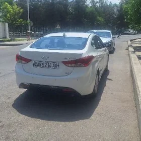 Hyundai Elantra 2012