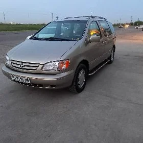 Toyota Sienna 2001