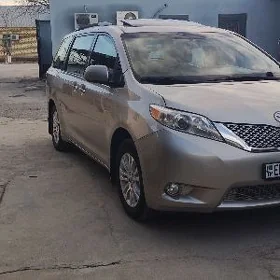 Toyota Sienna 2016