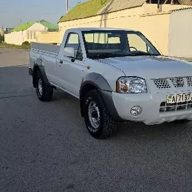 Nissan Navara 2004