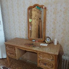 tryumo aynalyтрюмо с зеркалом