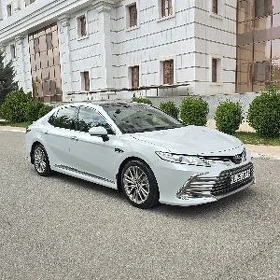 Toyota Camry 2021