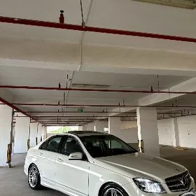 Mercedes-Benz C350 2011
