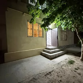 30 мкр 3 комнаты 1 этаж