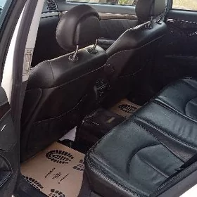 Mercedes-Benz W212 2003