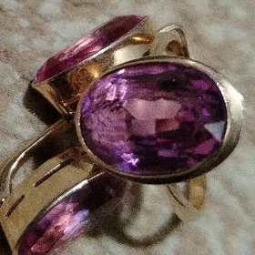 Gyzyl  komplekt gadymy