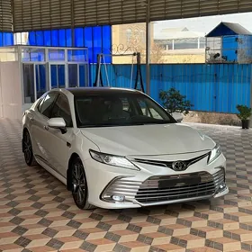 Toyota Camry 2021