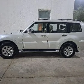 Mitsubishi Pajero 2013