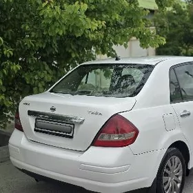 Nissan Tiida 2010