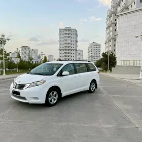 Toyota Sienna 2010