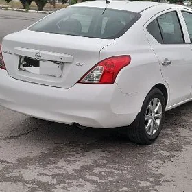 Nissan Versa 2012