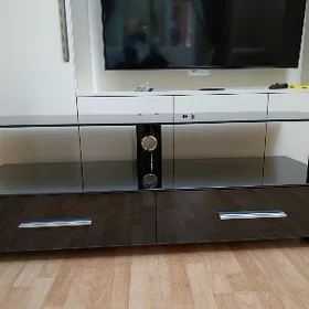 Полка под телевизор