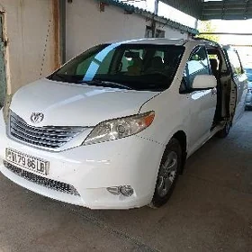 Toyota Sienna 2011