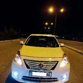 Nissan Versa 2013