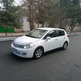 Nissan Versa 2011