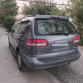 Toyota Sienna 2003