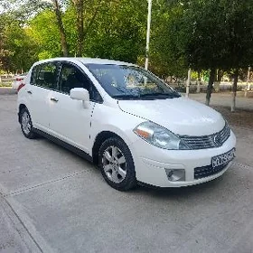 Nissan Versa 2012