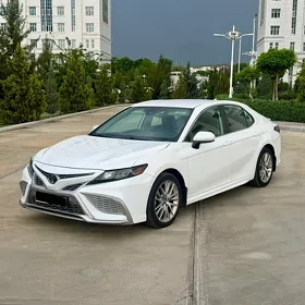 Toyota Camry 2021