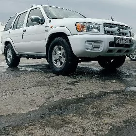 Nissan Pathfinder 1999
