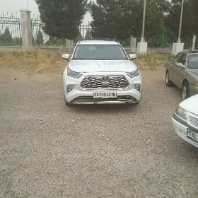 Toyota Highlander 2021