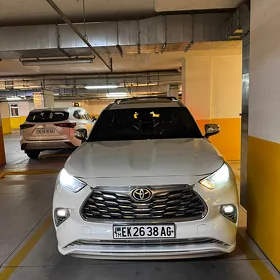 Toyota Highlander 2020