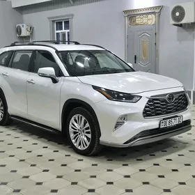 Toyota Highlander 2021