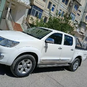 Toyota Hilux 2014