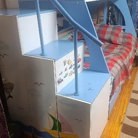 двухъярусная кровать