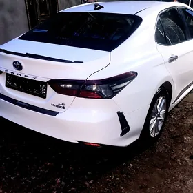 Toyota Camry Hybrid 2021