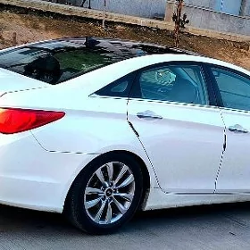 Hyundai Sonata 2011