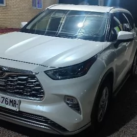 Toyota Highlander 2021
