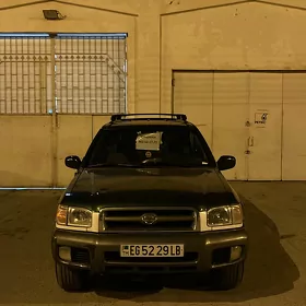Nissan Pathfinder 2000