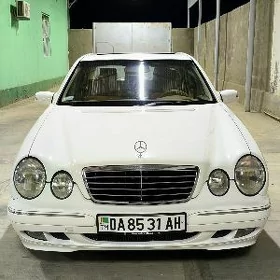 Mercedes-Benz E320 2001