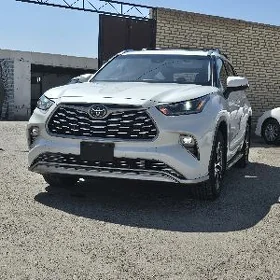 Toyota Highlander 2021