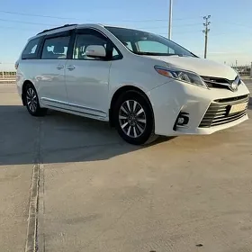 Toyota Sienna 2018