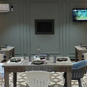 Стол стул посуда