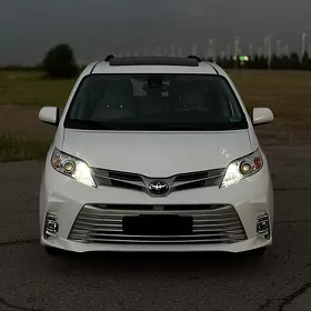 Toyota Sienna 2020