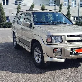 Infiniti QX4 1998