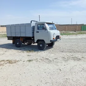 UAZ 452 1983
