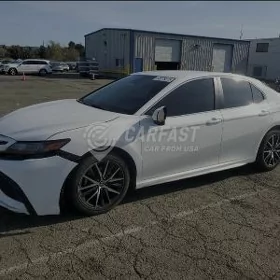 Toyota Camry 2021