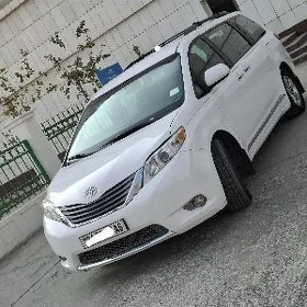 Toyota Sienna 2015