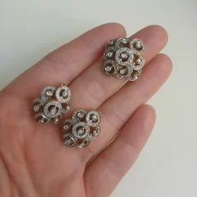 gadymy gyzyl antik bar